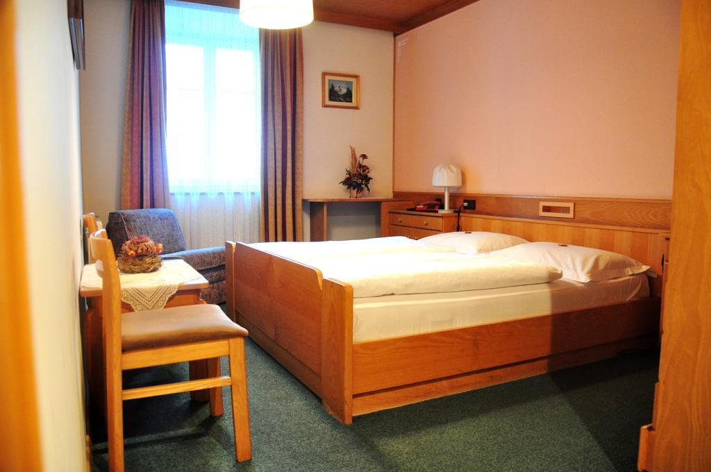 Hotel Grauer Baer Μπρεσανόνε Δωμάτιο φωτογραφία