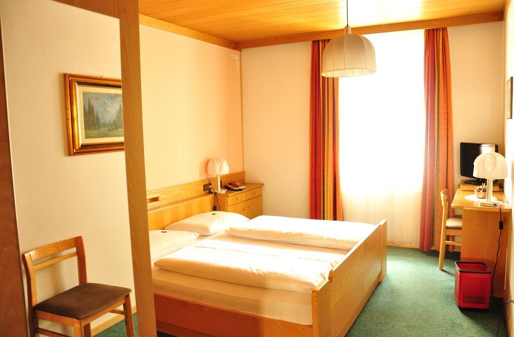 Hotel Grauer Baer Μπρεσανόνε Δωμάτιο φωτογραφία